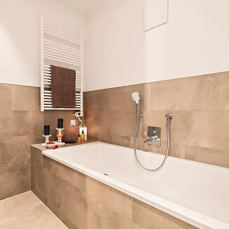 Golden Poodle Luxusappartment Am Neuen Schloss Tettang